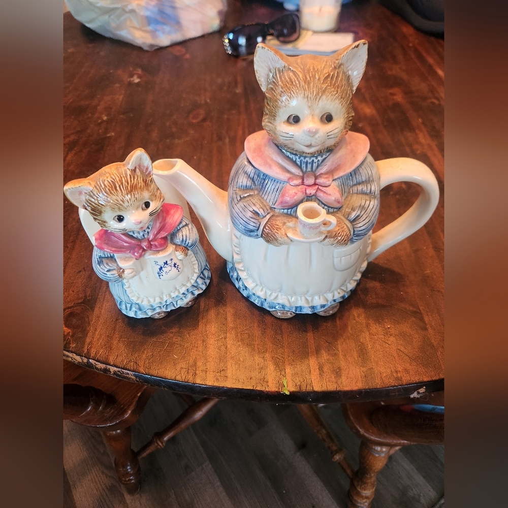 Vintage Otagiri "Whiskers" Kitty Cat Shaped Ceramic Teapot and Napkin Holder